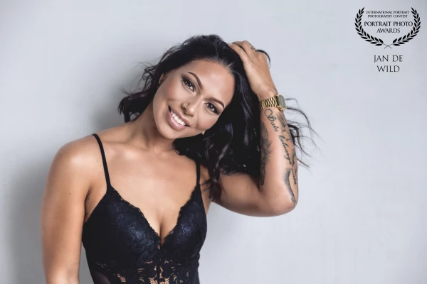 This is Ashley. We did a fun photoshoot in lingerie, this was one of the first shots during this shoot and already a great picture in.